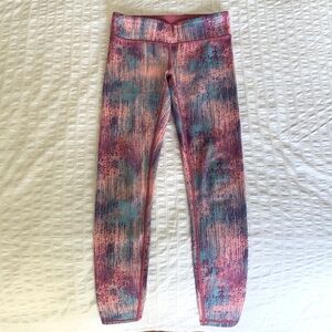 Ivivva size 7 girls leggings in beautiful print. Excellent condition.